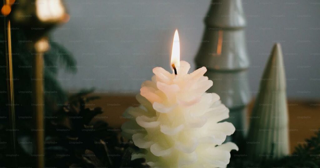 Bougie et fleurs - recueillement et memoire